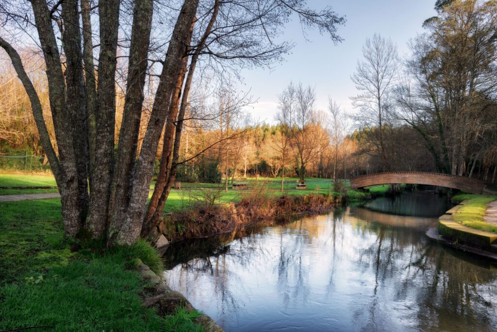 10. O río Anllóns ao seu paso pola área recreativa de Gabenlle