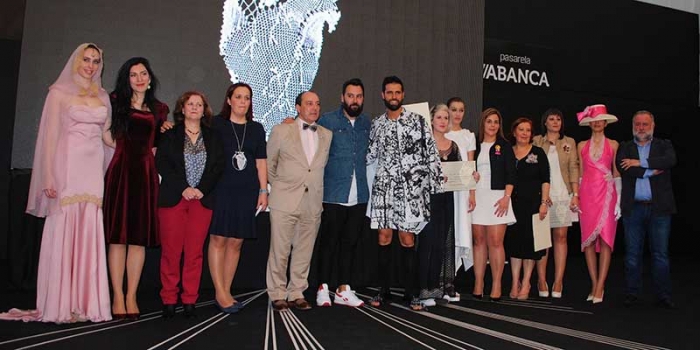 Camarinas recibe premio nacional a la moda y a la excelencia empresarial por su labor en la conservacion del encaixe