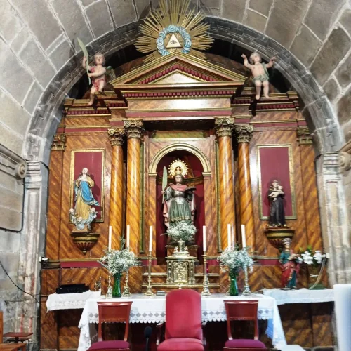 181bis.-Retablo-maior-de-Carnota-obra-do-escultor-Xose-Ferreiro-1.jpg