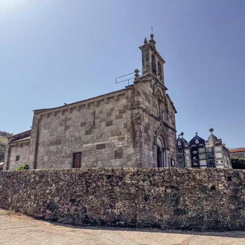 Iglesia de san pedro de leis (muxía): templo románico en leis de nemancos 1