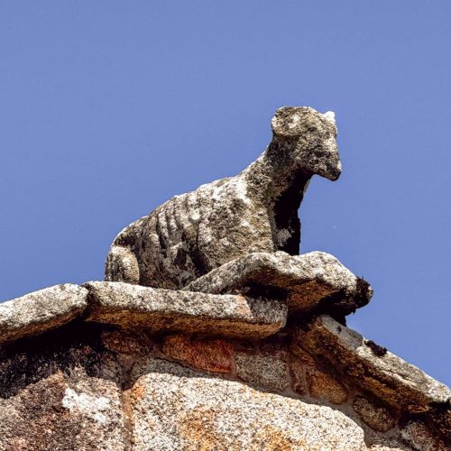 Iglesia de san pedro de leis (muxía): templo románico en leis de nemancos 11