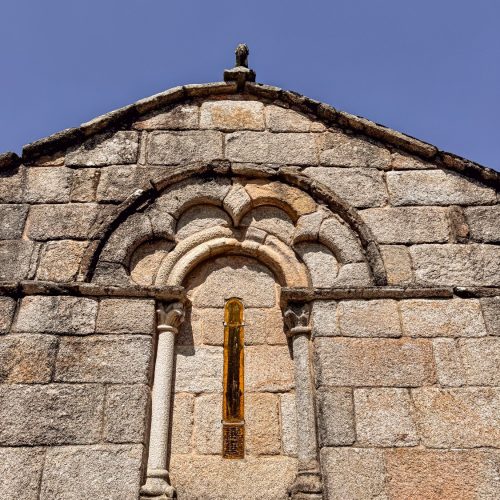 Iglesia de san pedro de leis (muxía): templo románico en leis de nemancos 9
