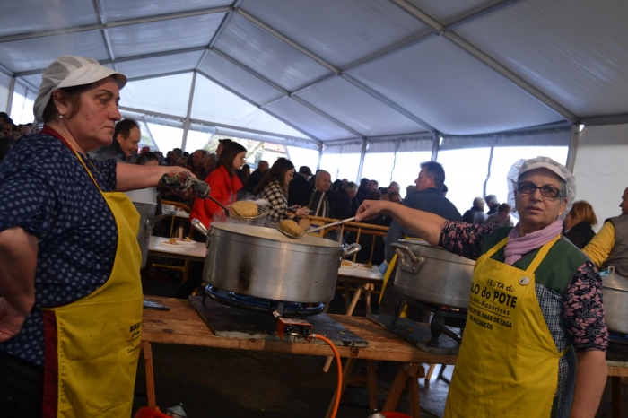 Mazaricos reparte 2000 raciones de bolo do pote en la xx edicion de la fiesta